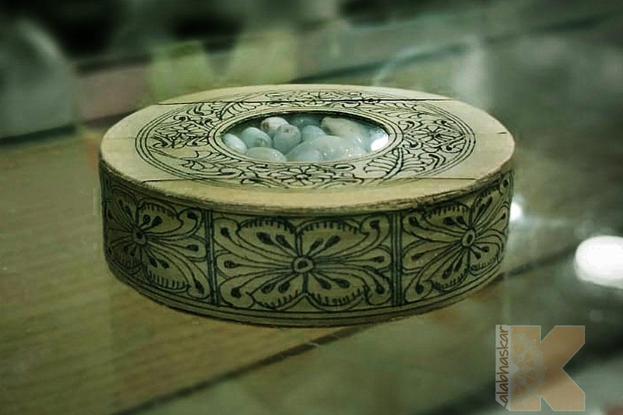 Palm Leaf Paper Weight_sl024