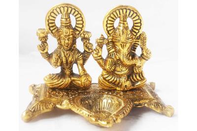 Showpiece Aluminium Laxmi Ganesh With Deepak